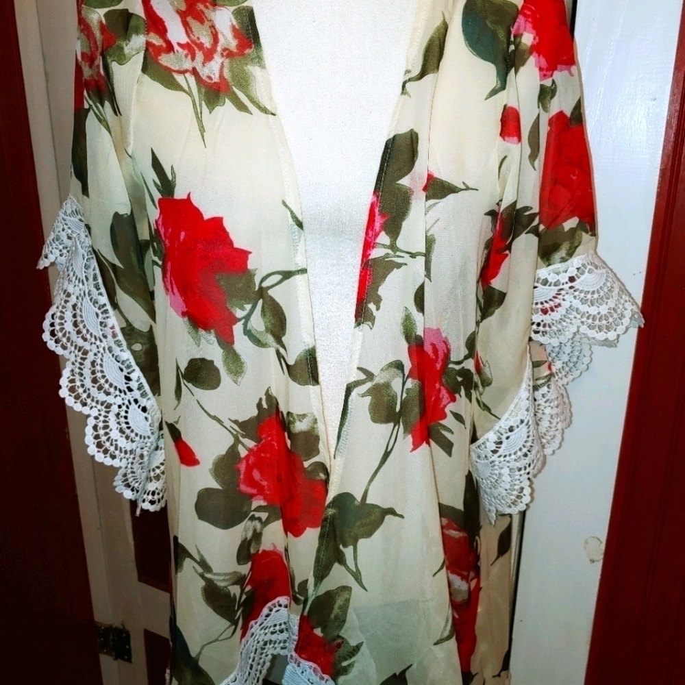 Floral Lace Cover M